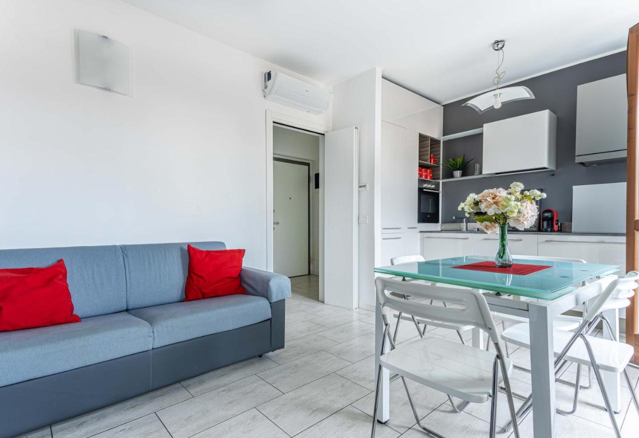 Altido Cosy 1-bed With Balcony Apartment